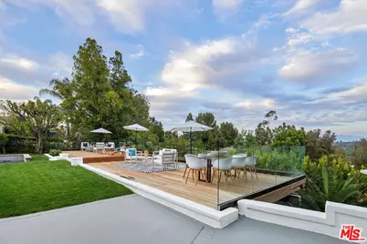 4050 Clarinda Dr, Tarzana, CA 91356 - Photo 5