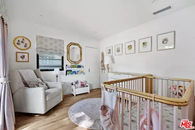 584 N Lucerne Blvd, Los Angeles, CA 90004 - Photo 21