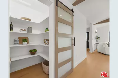 7907 Vicksburg Ave, Los Angeles, CA 90045 - Photo 37