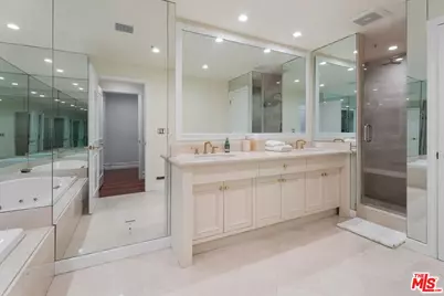 10580 Wilshire Blvd #2, Los Angeles, CA 90024 - Photo 17