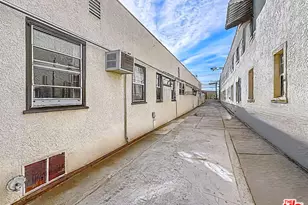 3025 Edgehill Dr, Los Angeles, CA 90018 - Photo 49