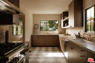 580 N Beachwood Dr, Los Angeles, CA 90004 - Photo 7