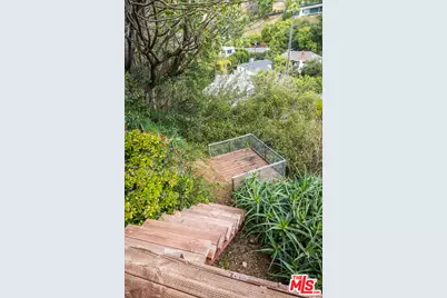 9234 Kinglet Dr, Los Angeles, CA 90069 - Photo 35