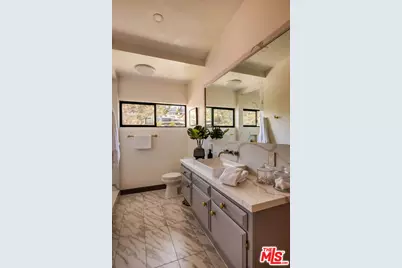 9234 Kinglet Dr, Los Angeles, CA 90069 - Photo 37