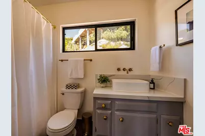 9234 Kinglet Dr, Los Angeles, CA 90069 - Photo 27