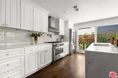 2248 S Hobart Blvd, Los Angeles, CA 90018 - Photo 15