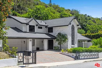 1060 Chantilly Rd, Los Angeles, CA 90077 - Photo 1