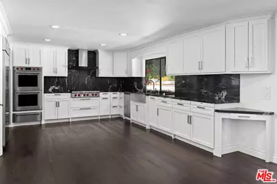 1060 Chantilly Rd, Los Angeles, CA 90077 - Photo 17