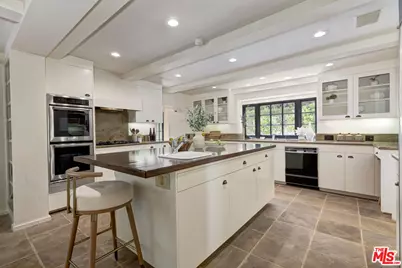 1701 Queens Ct, Los Angeles, CA 90069 - Photo 23