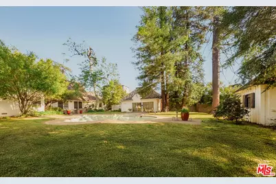 121 S Rockingham Ave, Los Angeles, CA 90049 - Photo 11