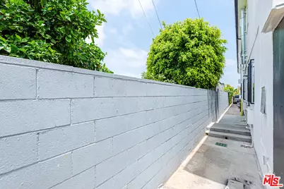 4546 W 17th St, Los Angeles, CA 90019 - Photo 23