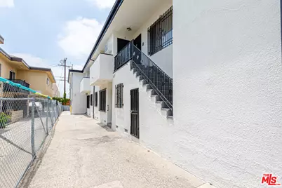 4546 W 17th St, Los Angeles, CA 90019 - Photo 19