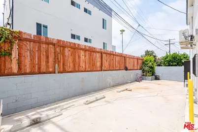 4546 W 17th St, Los Angeles, CA 90019 - Photo 21