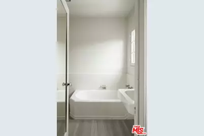 2320 N Beachwood Dr, Los Angeles, CA 90068 - Photo 29