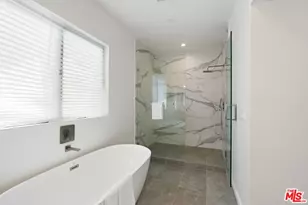 3810 S Verona Ct, Los Angeles, CA 90066 - Photo 3