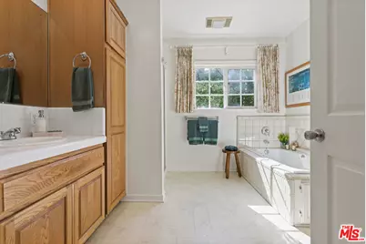 1117 Viscano Dr, Glendale, CA 91207 - Photo 21