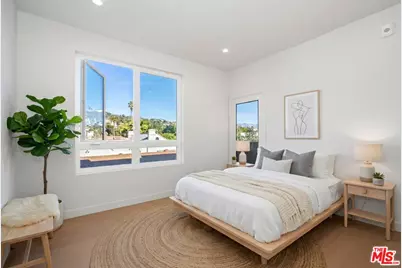 1717 Winona Blvd #301, Los Angeles, CA 90027 - Photo 3