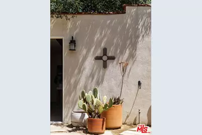 1961 Queensberry Rd, Pasadena, CA 91104 - Photo 25