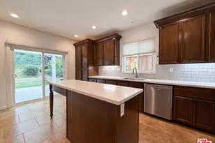28441 Silverking Trail, Santa Clarita, CA 91390 - Photo 7