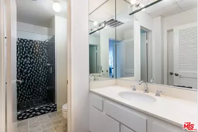 10747 Wilshire Blvd #1105, Los Angeles, CA 90024 - Photo 17