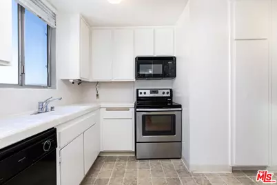 10747 Wilshire Blvd #1105, Los Angeles, CA 90024 - Photo 15