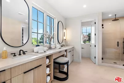 12000 Navy St, Los Angeles, CA 90066 - Photo 13