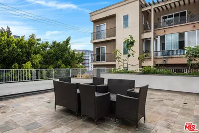 966 S St Andrews Pl #104, Los Angeles, CA 90019 - Photo 17