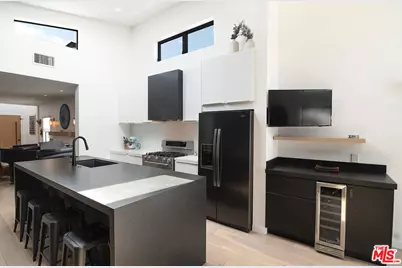2843 S Holt Ave, Los Angeles, CA 90034 - Photo 9