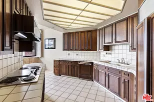 300 N Swall Dr, Beverly Hills, CA 90211 - Photo 23
