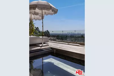 7882 Fareholm Dr, Los Angeles, CA 90046 - Photo 23