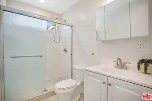 17527 Haynes St, Van Nuys, CA 91406 - Photo 19