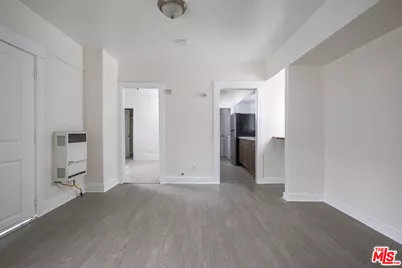 810 W 43rd St, Los Angeles, CA 90037 - Photo 11