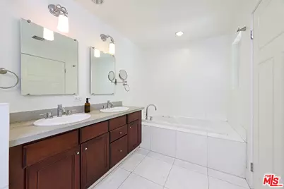 11831 Avon Way #202, Los Angeles, CA 90066 - Photo 9