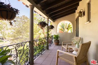 146 S Martel Ave, Los Angeles, CA 90036 - Photo 13