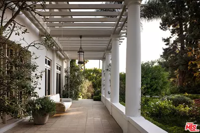 2000 De Mille Dr, Los Angeles, CA 90027 - Photo 9