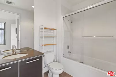 801 S Grand Ave #2211, Los Angeles, CA 90017 - Photo 27