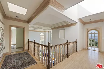 14330 Mulholland Dr, Los Angeles, CA 90077 - Photo 13