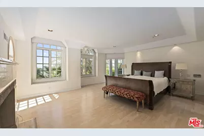14330 Mulholland Dr, Los Angeles, CA 90077 - Photo 15