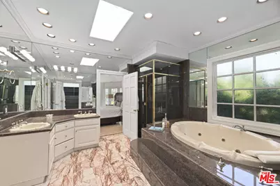 14330 Mulholland Dr, Los Angeles, CA 90077 - Photo 17