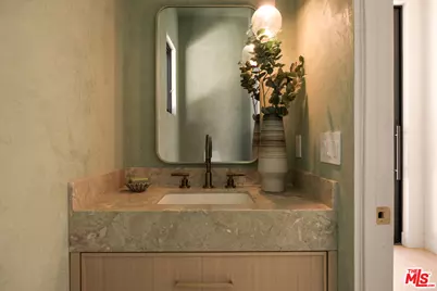 2137 Ashland Ave, Santa Monica, CA 90405 - Photo 13