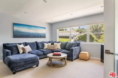 3450 Castlewoods Pl, Sherman Oaks, CA 91403 - Photo 13