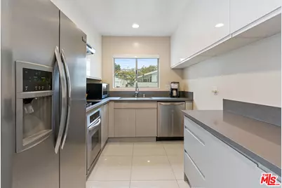 419 N Oakhurst Dr #203, Beverly Hills, CA 90210 - Photo 11