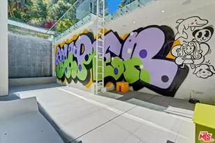1049 Loma Vista Dr, Beverly Hills, CA 90210 - Photo 51