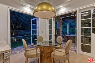 2680 Bowmont Dr, Beverly Hills, CA 90210 - Photo 11