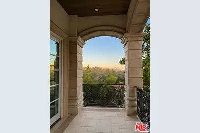 2680 Bowmont Dr, Beverly Hills, CA 90210 - Photo 13