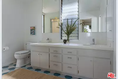 16045 Royal Mount Dr, Encino, CA 91436 - Photo 29