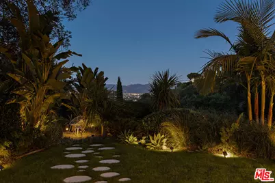 16045 Royal Mount Dr, Encino, CA 91436 - Photo 41