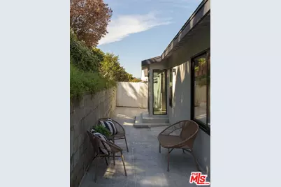 4100 Don Diablo Dr, Los Angeles, CA 90008 - Photo 23