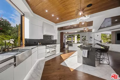 11075 W Sunset Blvd, Los Angeles, CA 90049 - Photo 11