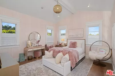 13210 Haney Pl, Los Angeles, CA 90049 - Photo 45